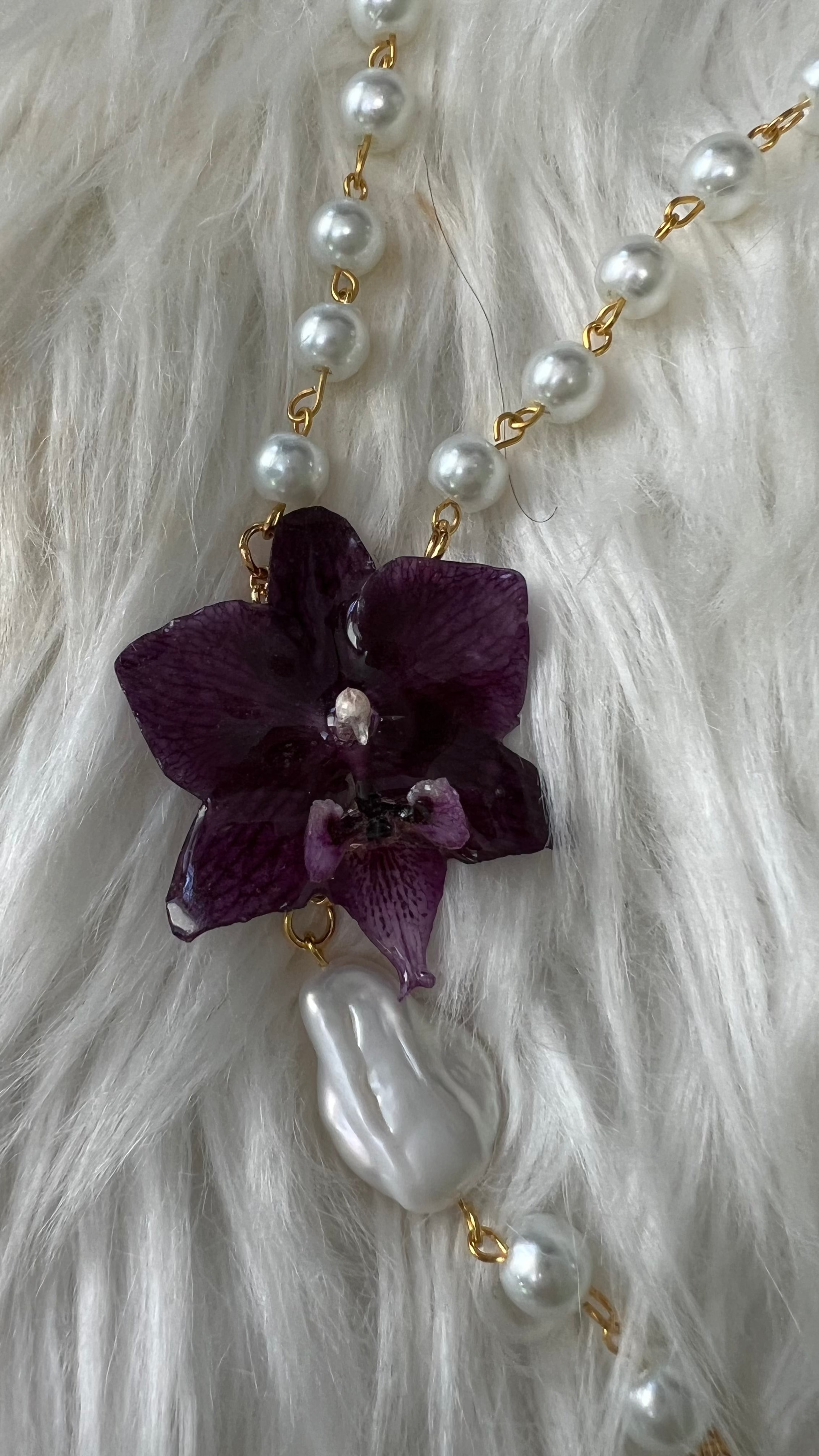 Oracion de la Orquidea Eterna Necklace