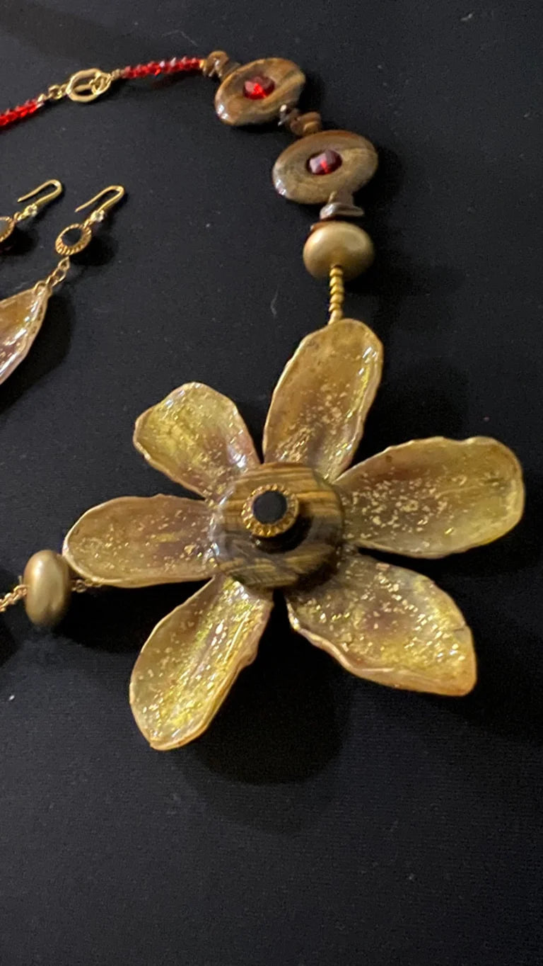 Lilly Necklace Set