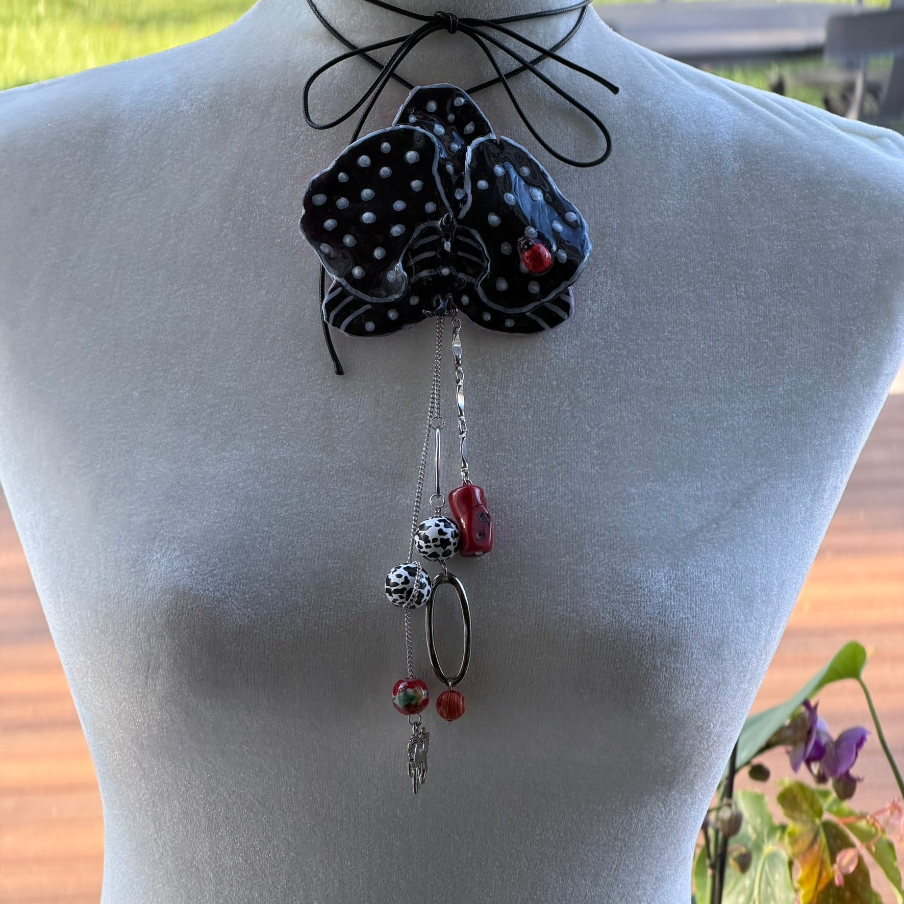 Noiré Necklace