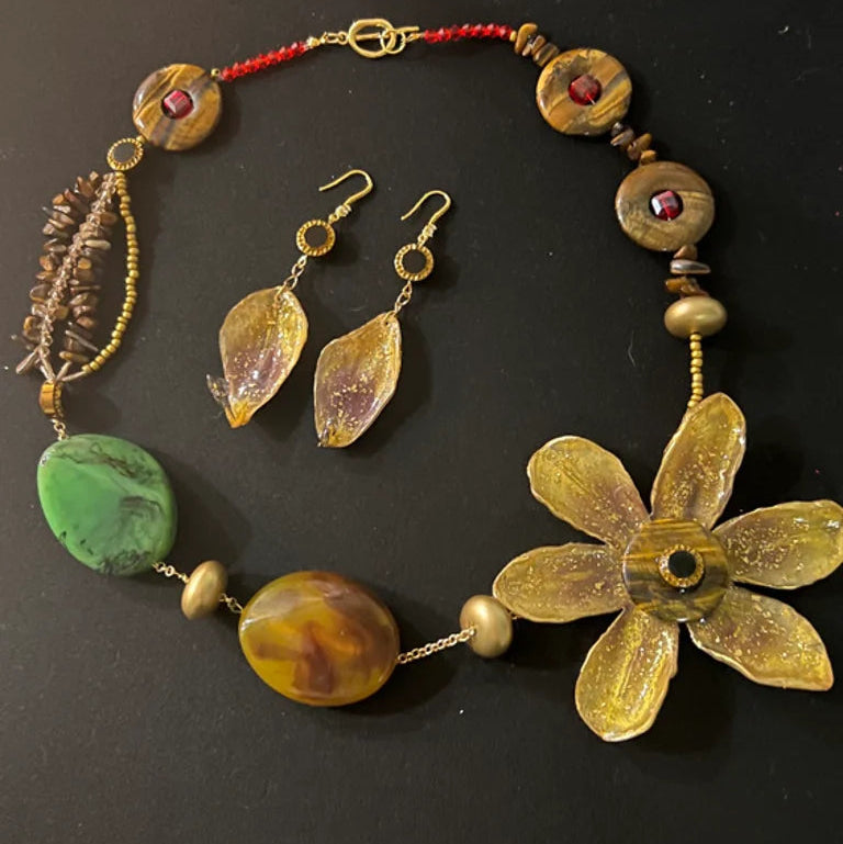 Lilly Necklace Set